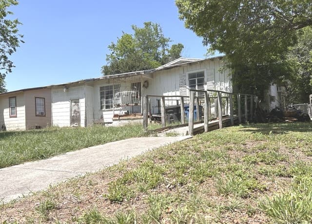 3-bedroom rental at 1011 Shadwell in San Antonio, TX — photo 1