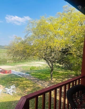 3-bedroom rental at 272 N Lakeshore Dr in Bandera, TX — photo 5