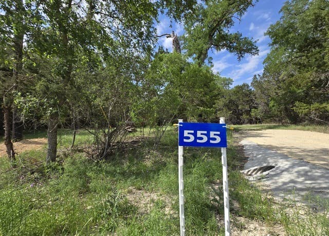 Home for sale at 555 Iroquois Trl in Bandera, TX — photo 2