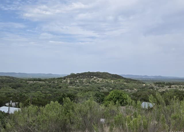 Home for sale at 555 Iroquois Trl in Bandera, TX — photo 4