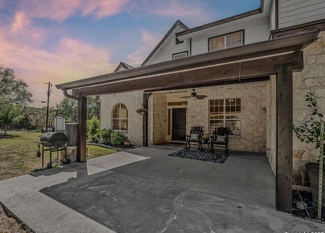 6-bedroom rental at 501 River Mountain Drive in Boerne, TX — photo 5