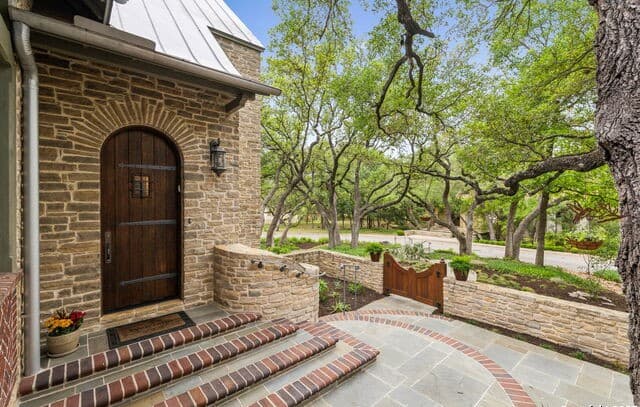 3-bedroom rental at 110 Turnberry Way in San Antonio, TX — photo 3
