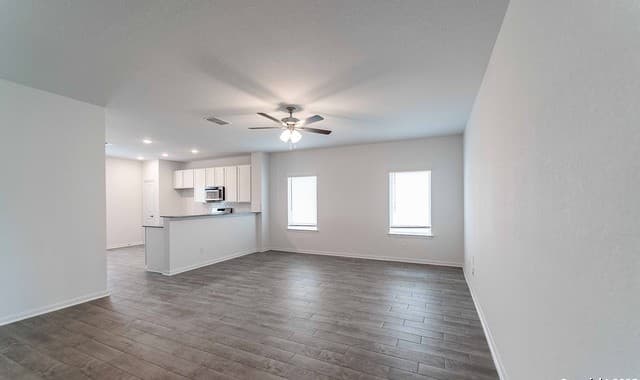 3-bedroom rental at 8811 Grey Elm in Elmendorf, TX — photo 2