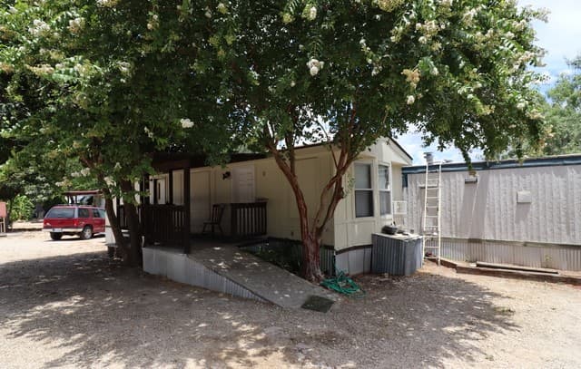 rental at 13915 Interstate 35 in Von Ormy, TX — photo 5