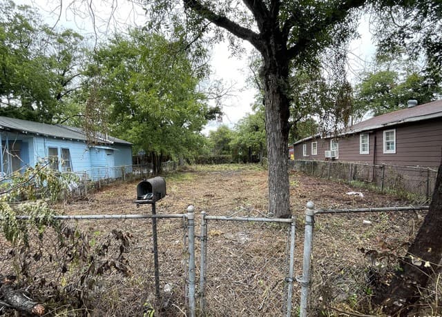 rental at 122 Morrow St in San Antonio, TX — photo 4