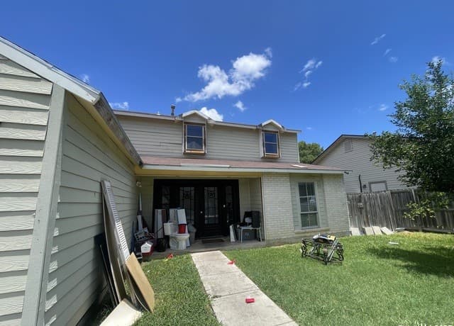 4-bedroom rental at 5915 Hidden Peak in San Antonio, TX — photo 2