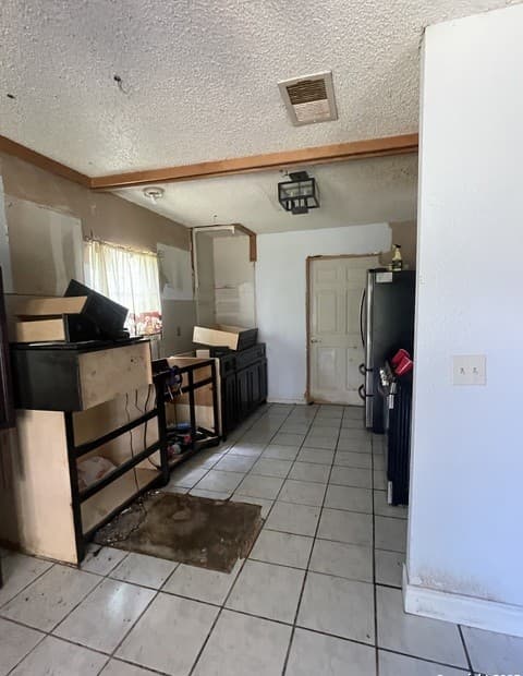 4-bedroom rental at 5915 Hidden Peak in San Antonio, TX — photo 3
