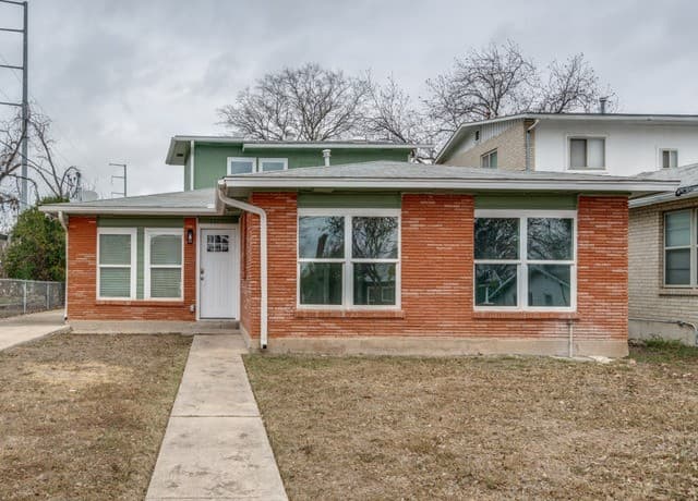 4-bedroom rental at 2207 Burnet in San Antonio, TX — photo 1