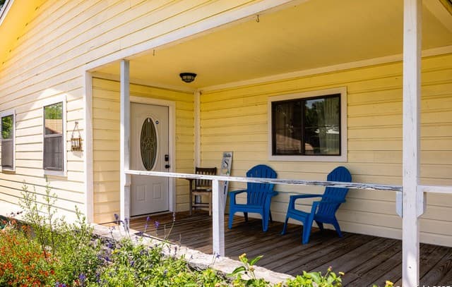 3-bedroom rental at 904 State Highway 173 in Bandera, TX — photo 2