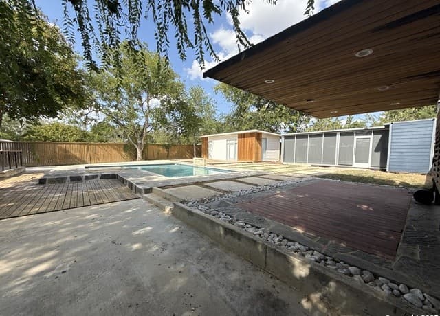 4-bedroom rental at 8138 Old Pearsall in San Antonio, TX — photo 2