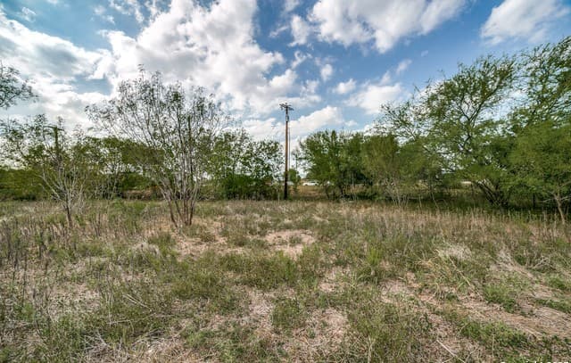 rental at 4660 W Military in San Antonio, TX — photo 4