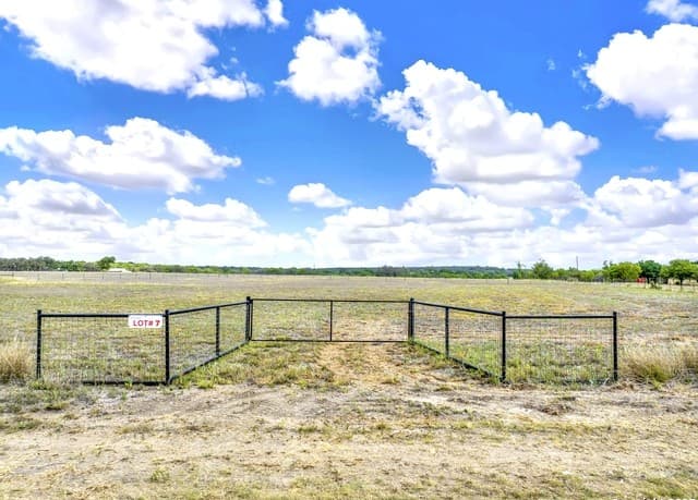 rental at LOT 7 Cr 343 in Hondo, TX — photo 2