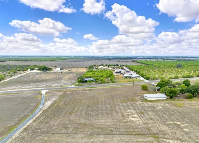rental at LOT 7 Cr 343 in Hondo, TX — photo 4
