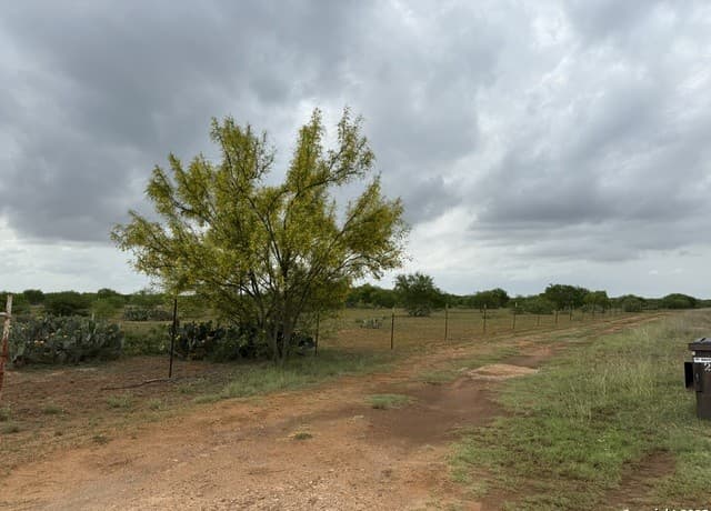 rental at 8762 Fm 140 in Charlotte, TX — photo 1