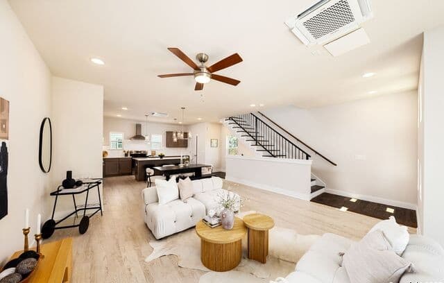 3-bedroom rental at 419 Ira #1102 Unit UNIT 1102 in San Antonio, TX — photo 1