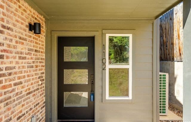 3-bedroom rental at 419 Ira #1102 Unit UNIT 1102 in San Antonio, TX — photo 2