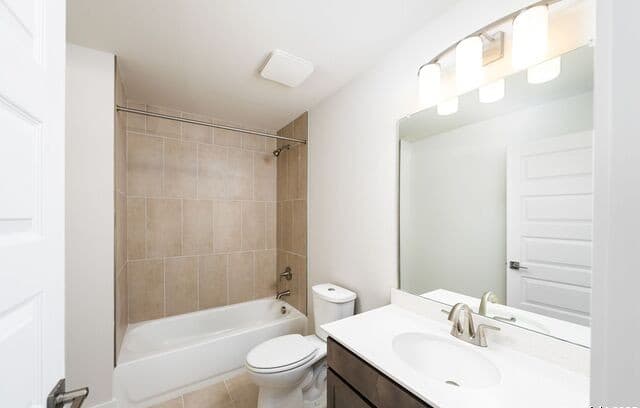 3-bedroom rental at 419 Ira #1102 Unit UNIT 1102 in San Antonio, TX — photo 5