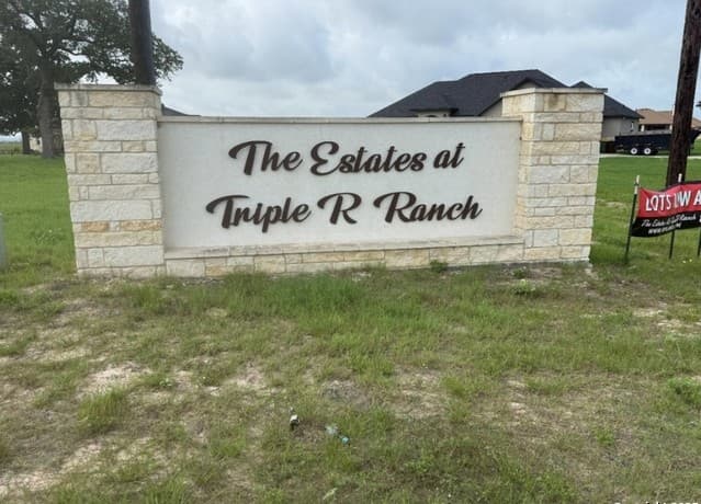 4-bedroom rental at 132 Ash Parkway in La Vernia, TX — photo 5
