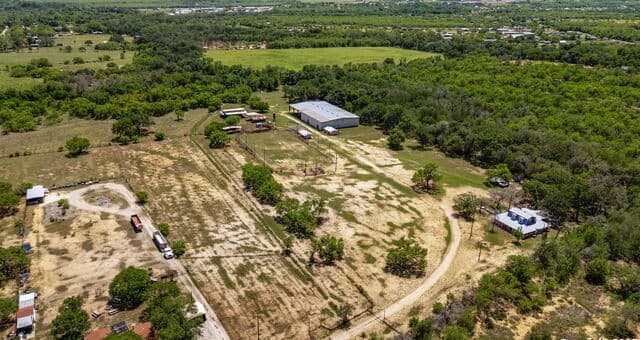 rental at 11224 Atkins Road in Atascosa, TX — photo 4