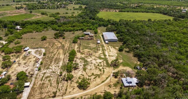 rental at 11224 Atkins Road in Atascosa, TX — photo 5