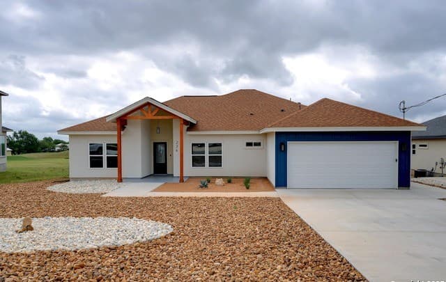 4-bedroom rental at 236 Peter Kleid Loop in Blanco, TX — photo 3