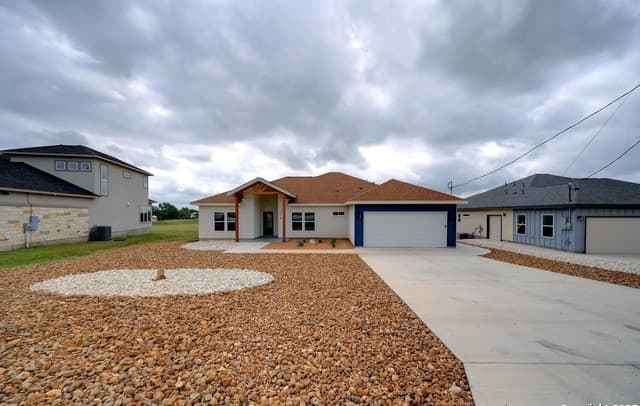 4-bedroom rental at 236 Peter Kleid Loop in Blanco, TX — photo 4