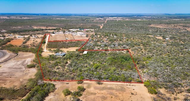 2-bedroom rental at 310 Duck in Pleasanton, TX — photo 1