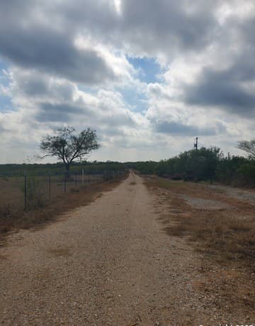 2-bedroom rental at 310 Duck in Pleasanton, TX — photo 5