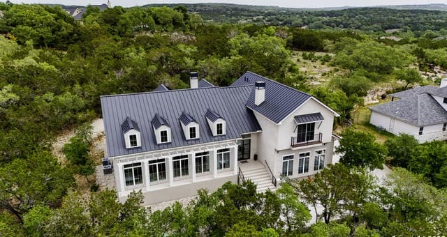 5-bedroom rental at 321 Bentwood Dr in Spring Branch, TX — photo 3