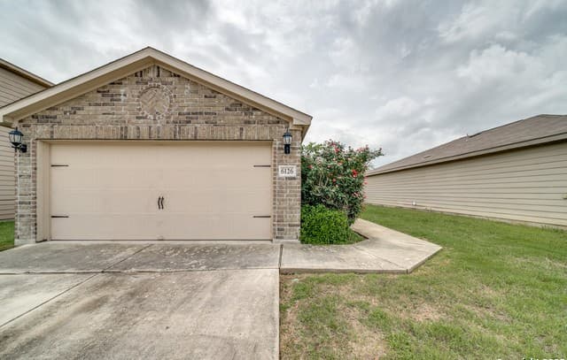 3-bedroom rental at 6126 Pleasant Lake in San Antonio, TX — photo 1