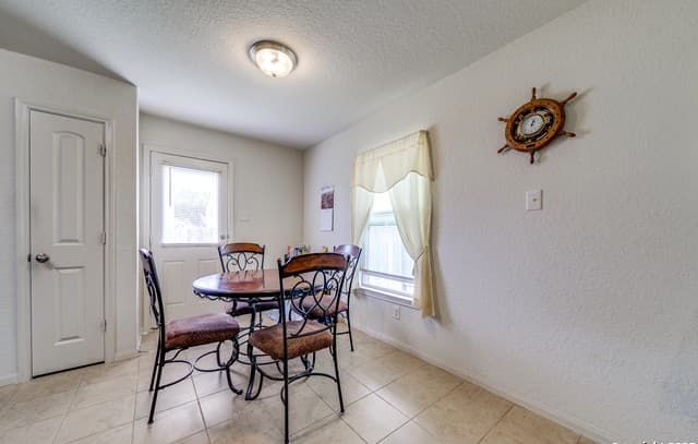 3-bedroom rental at 6126 Pleasant Lake in San Antonio, TX — photo 4