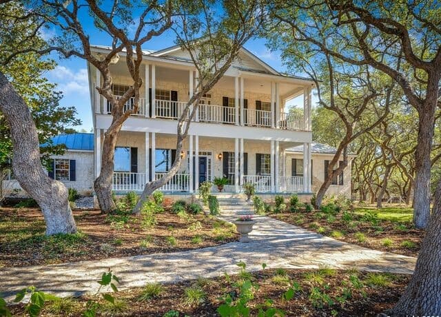 6-bedroom rental at 109A Ammann in Boerne, TX — photo 3