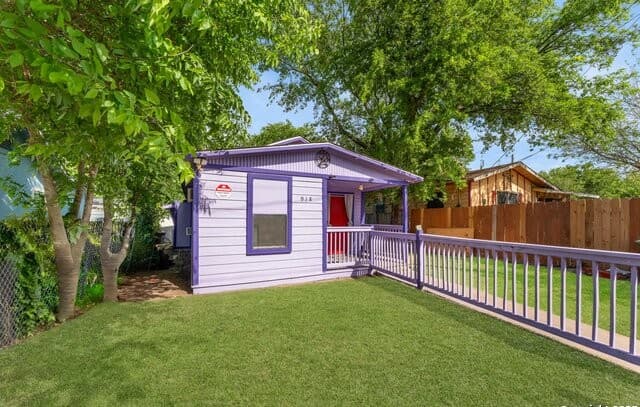 2-bedroom rental at 918 S Hamilton Ave in San Antonio, TX — photo 1