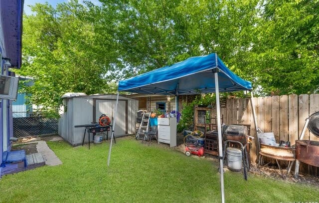 2-bedroom rental at 918 S Hamilton Ave in San Antonio, TX — photo 5