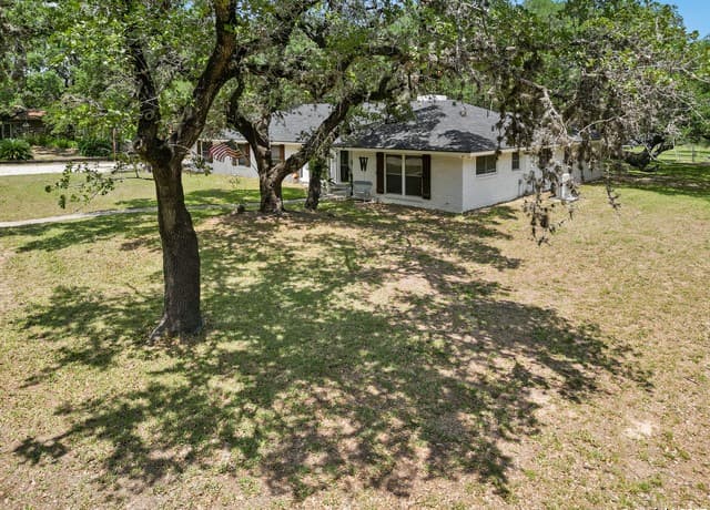 4-bedroom rental at 23 Sunrise in Pleasanton, TX — photo 3