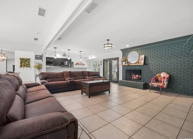 4-bedroom rental at 23 Sunrise in Pleasanton, TX — photo 5