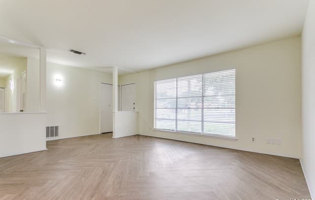 3-bedroom rental at 7442 Castle Trail Dr in San Antonio, TX — photo 5