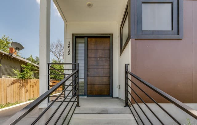 3-bedroom rental at 2638 E Commerce St in San Antonio, TX — photo 4