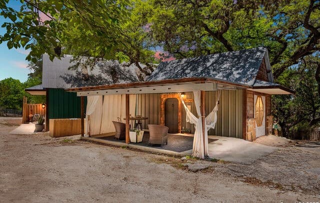 5-bedroom rental at 24159 Boerne Stage Rd in San Antonio, TX — photo 3