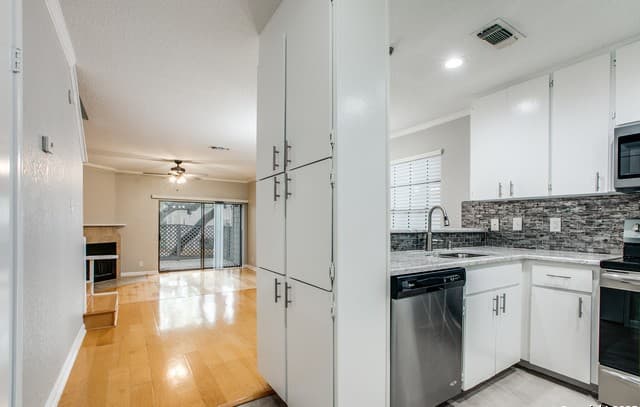 2-bedroom rental at 11815 Vance Jackson Unit 606 in San Antonio, TX — photo 4
