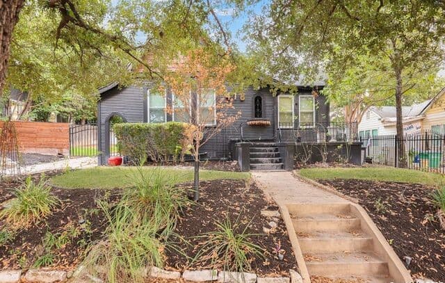 3-bedroom rental at 418 W Rosewood Ave in San Antonio TX