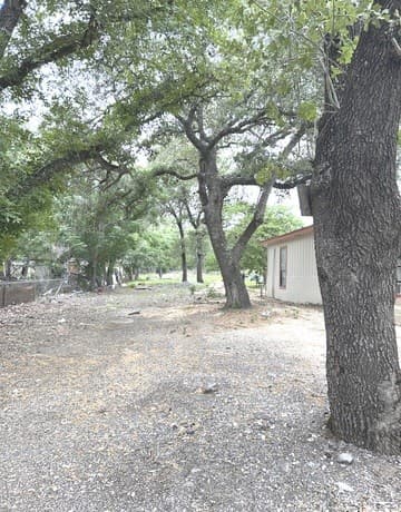 rental at 23051 Us Highway 281 in San Antonio, TX — photo 1