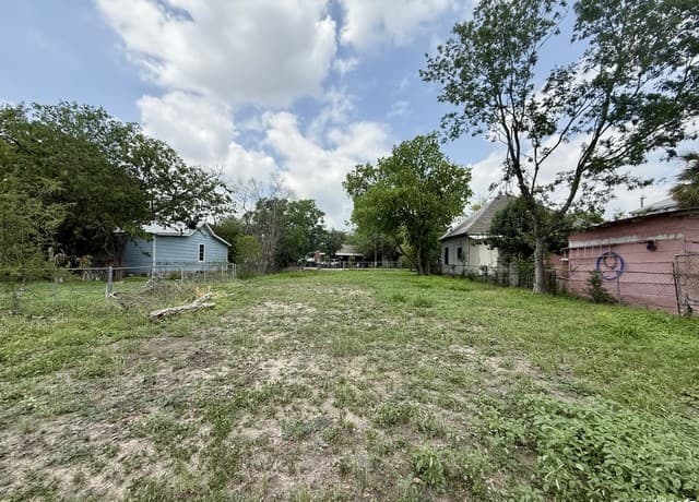 rental at 622 Martin Luther King Dr in San Antonio, TX — photo 4
