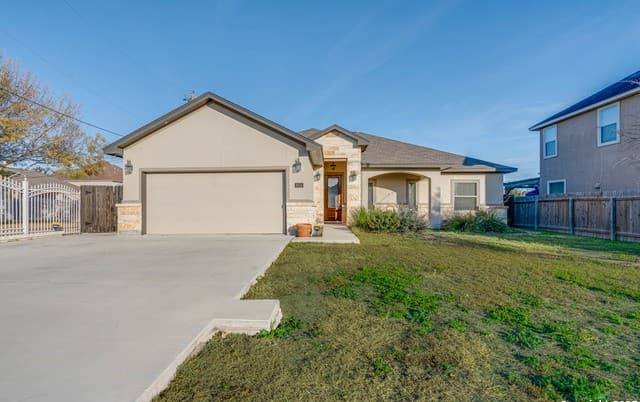 3-bedroom rental at 8314 Marek in San Antonio, TX — photo 3