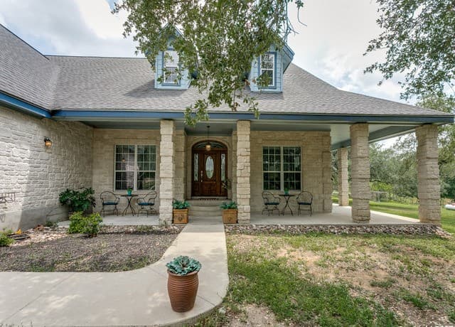 3-bedroom rental at 6840 S Loop 1604 in Von Ormy, TX — photo 2