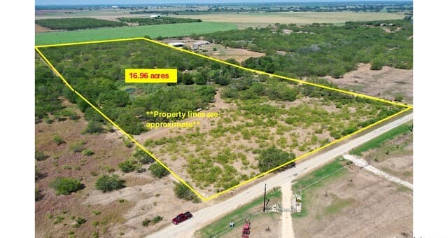 rental at 241 County Road 154 in Pleasanton, TX — photo 1