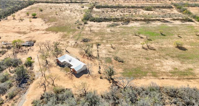 rental at 12 ACRES County Rd 307 in Jourdanton, TX — photo 4