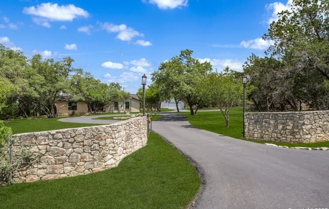 3-bedroom rental at 1397 Desert Gold in Boerne, TX — photo 2