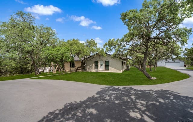 3-bedroom rental at 1397 Desert Gold in Boerne, TX — photo 3