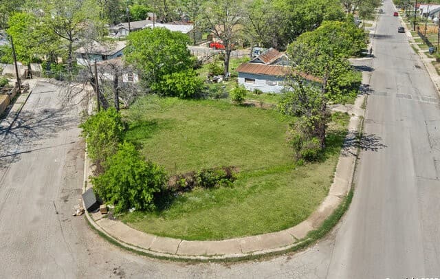 rental at 105 Shiner St in San Antonio, TX — photo 2